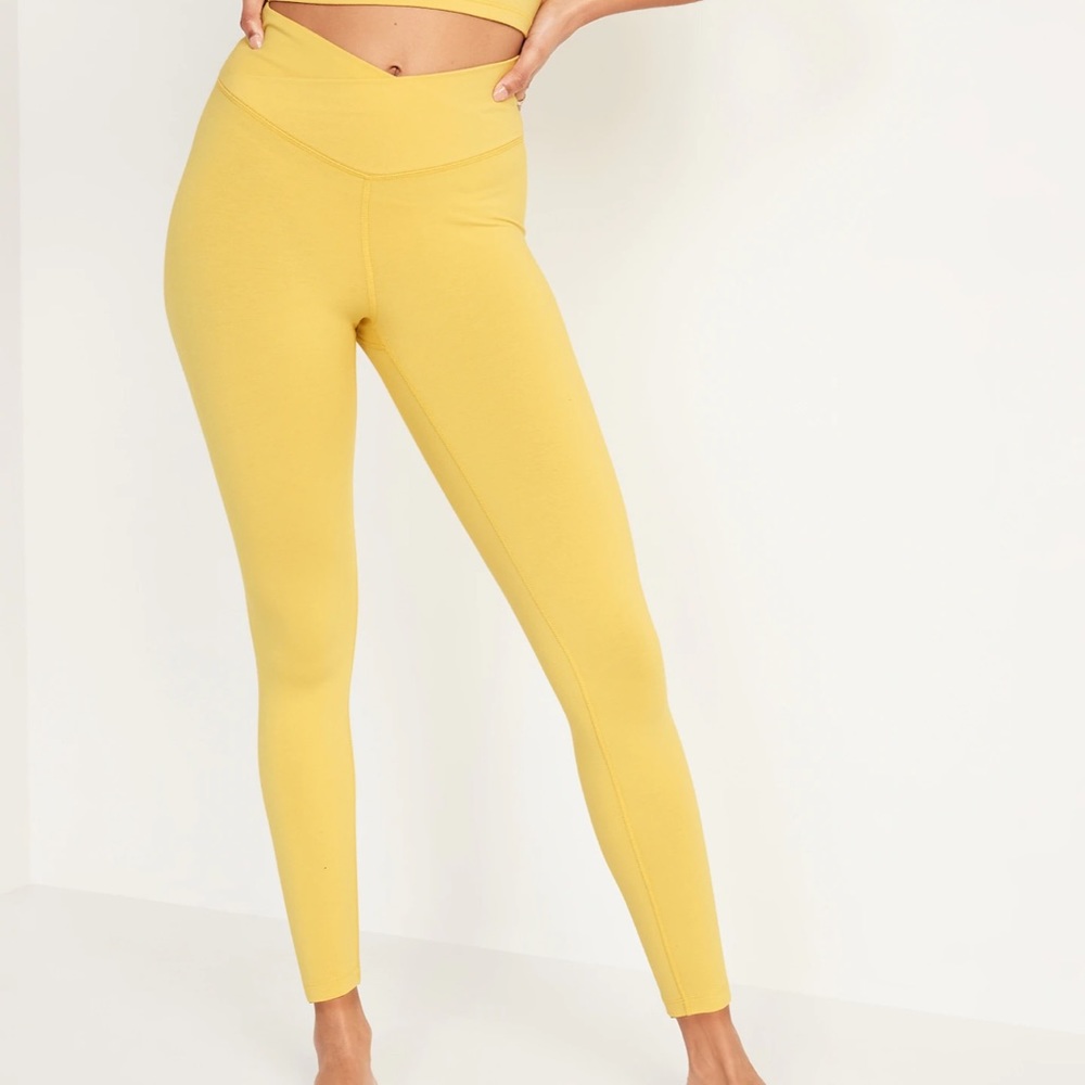 OLD NAVY Extra High-Waisted PowerChill Crossover 7/8-Length Leggings